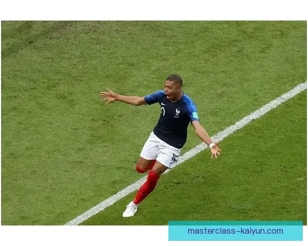 姆巴佩荣获最佳新秀奖，展现出无与伦比的足球才华与潜力，状态回暖令人瞩目